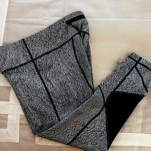 Lululemon crop aligns